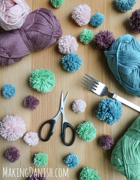 Pom Pom Making - SUPER Fast Mini Pom Poms with a Fork 