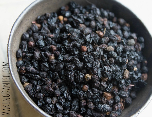 home remedy elderberry syrup from dried or fresh eldeberries