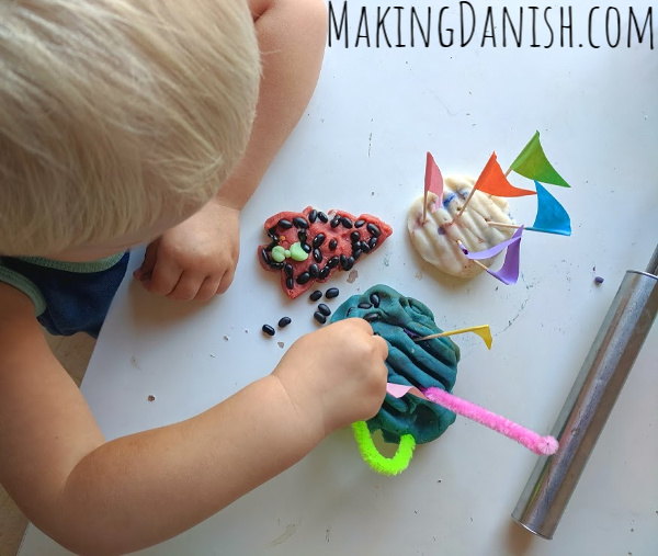 http://makingdanish.com/wp-content/uploads/2019/11/beans-flags-kitchen-food-play-dough-setup.jpg